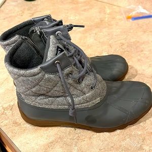 Used Sperry duck boots size 6.5